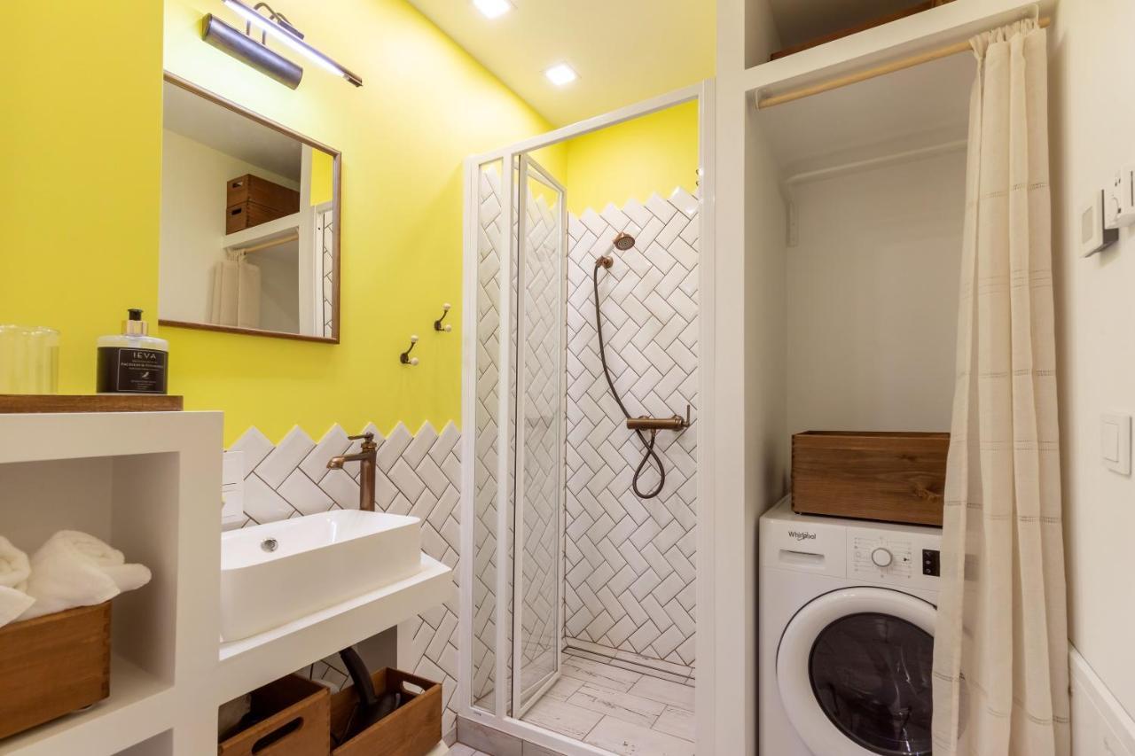 Yellow Studio Paupys Apartment วิลนีอุส ภายนอก รูปภาพ